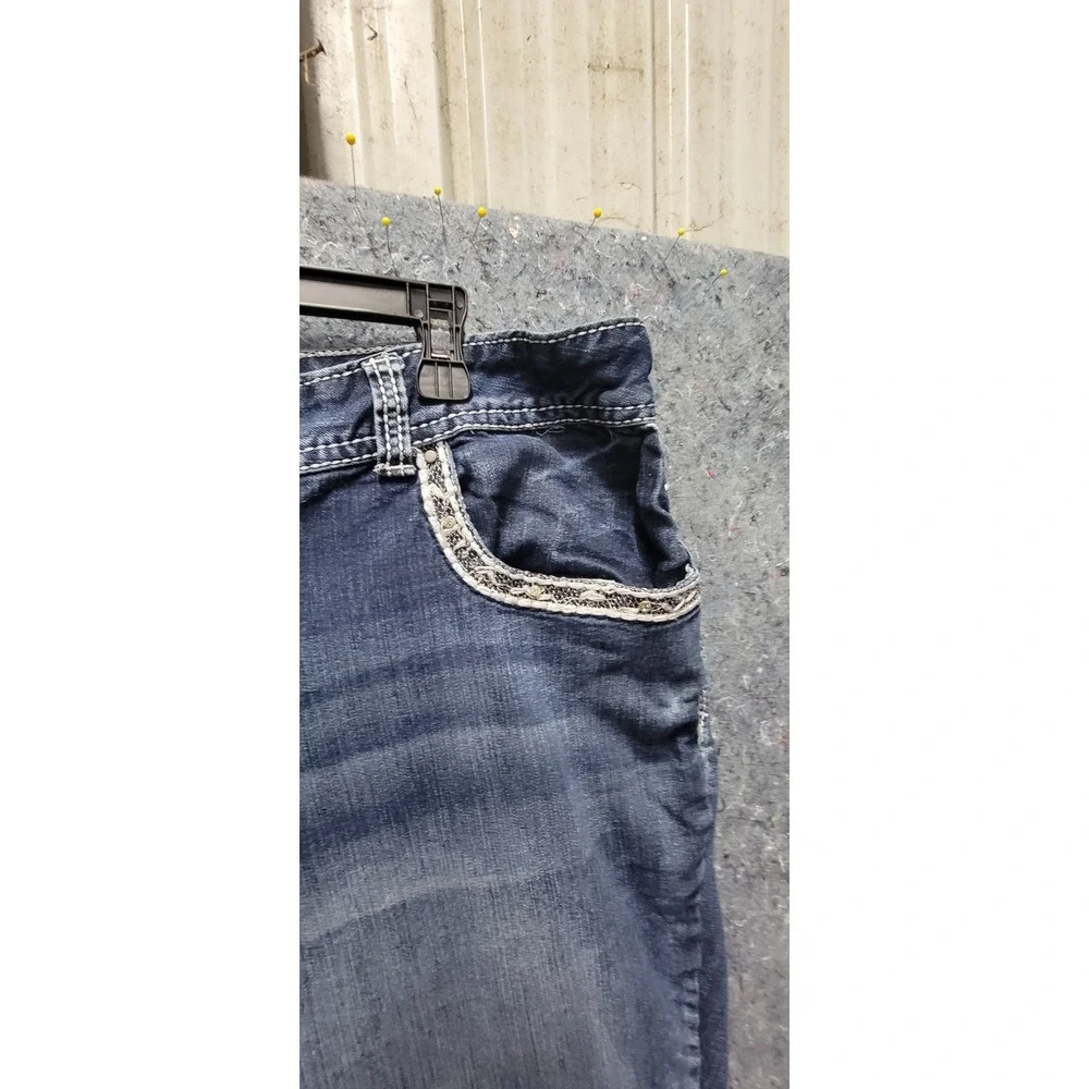 Maurices‎ White Gold Stitching Rhinestones Blue Jeans Size 24 Short